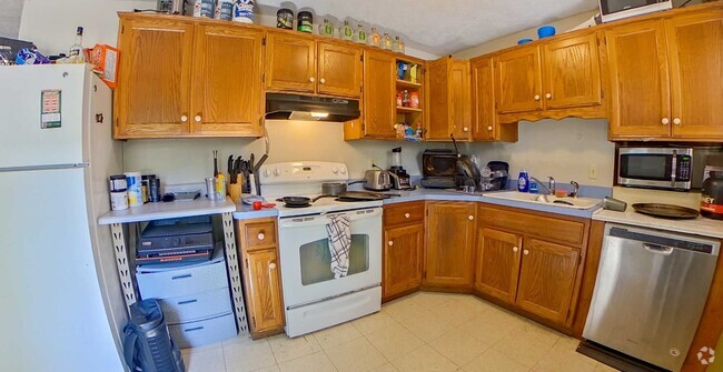 Building Photo - Close to Campus! Pet Friendly + Washer & D... Rental