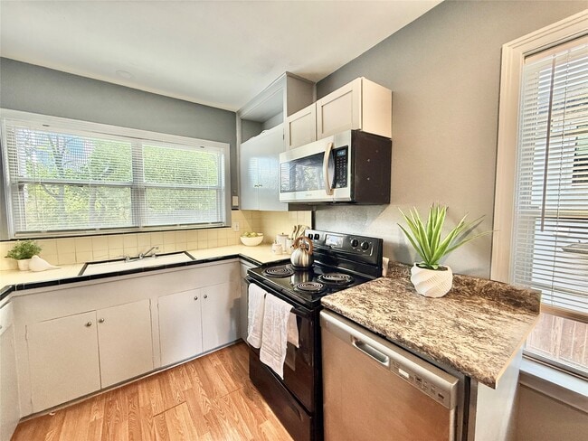 Photo - 2027 Sheridan St