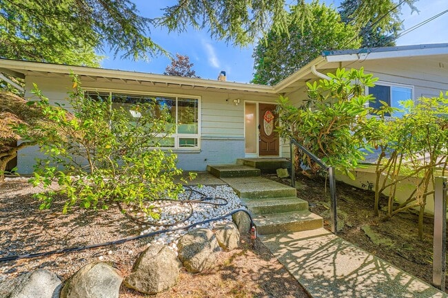 Beautiful Modern House Near Lake Hills and... - Beautiful Modern House Near Lake Hills and...