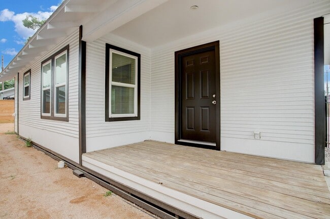 6107 N Main St