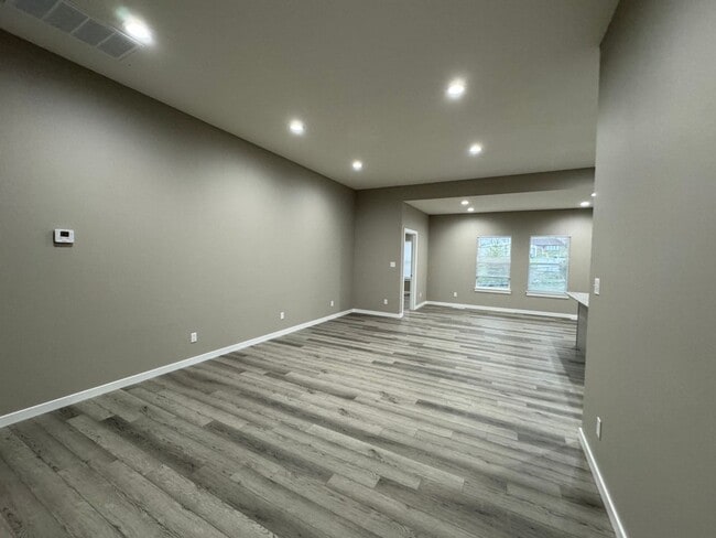 Photo - Newer 4 Bedrooms/2 Baths/Oversized 2 Car Garage Home Coming Available!