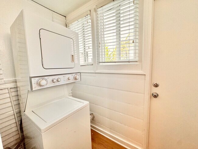 Photo - 4348 Lockwood Ave Unidad 1/2