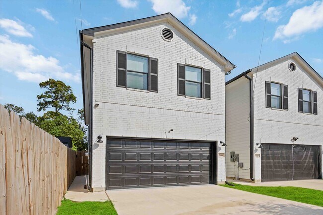 Photo - 5111 Firnat St