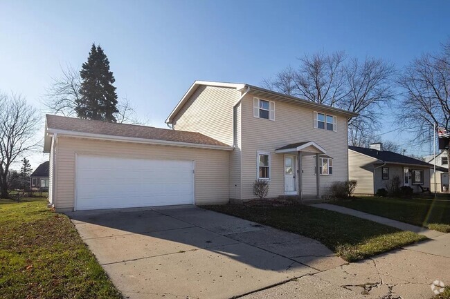 Building Photo - Spacious Single Family Home!