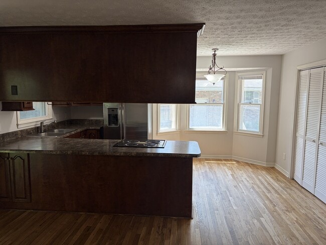409 Cloverleaf Dr