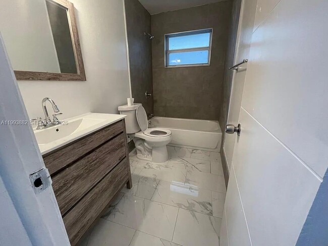 Photo - 3906 SW 12th Ct Unit 1-4