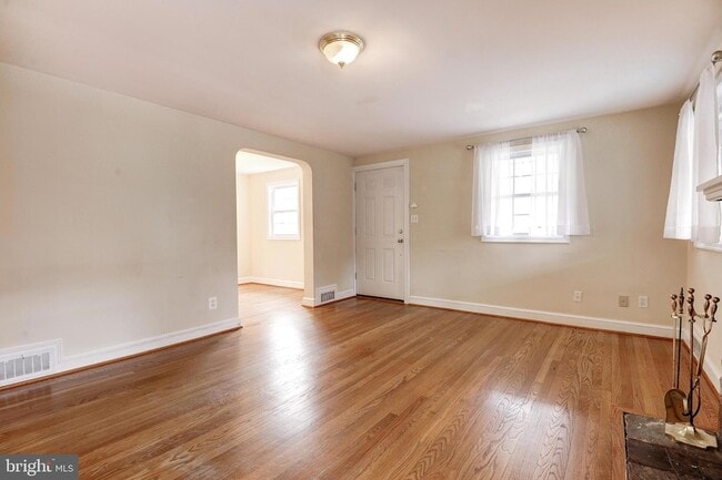 Photo - 1300 N Taylor St