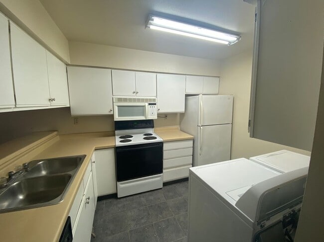 Photo - 302 Whispering Pines Way