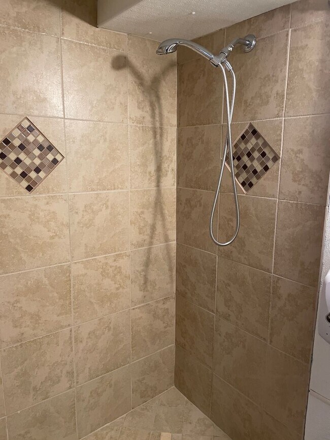 Photo - Basement Apartment for Rent!!! PENDING APP...