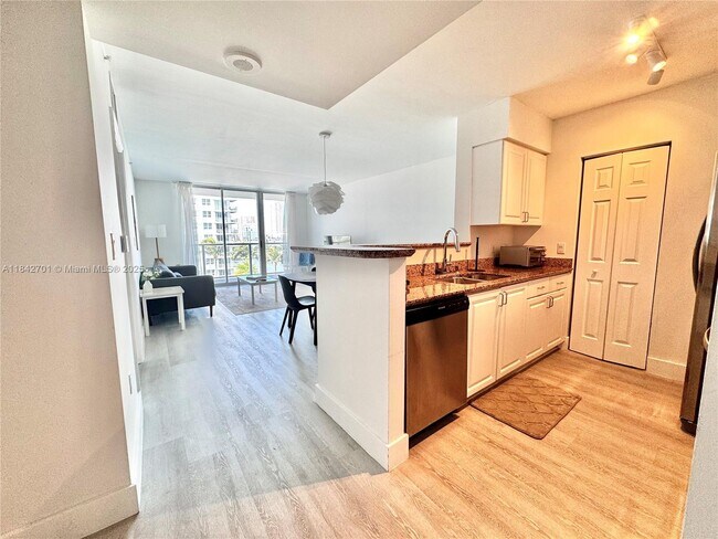 Building Photo - 1155 Brickell Bay Dr Unit 906 Rental