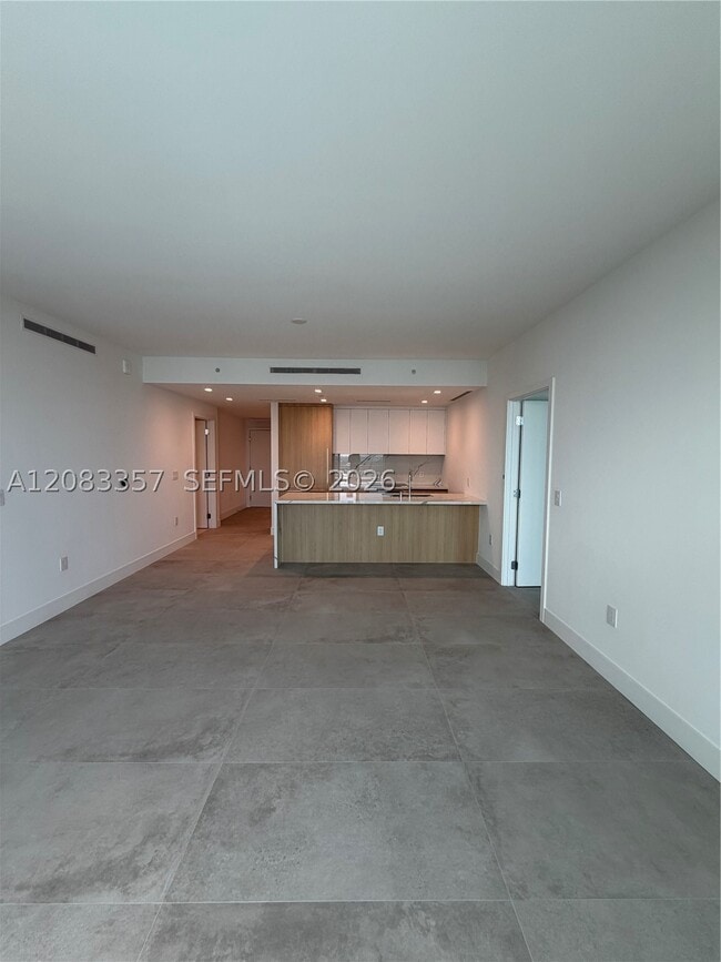 Building Photo - 2411 Laguna Cir Unit 2508