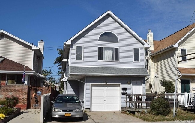 Building Photo - 715 E Walnut St Unit Lower