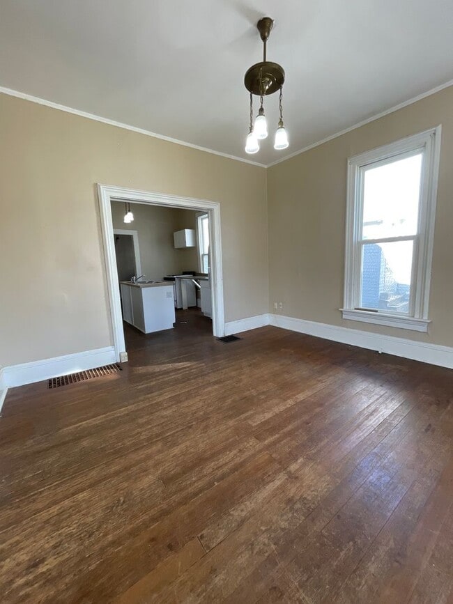 Photo - 1113 Constitution St