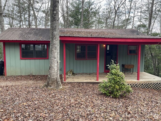 Building Photo - Pine Log Home