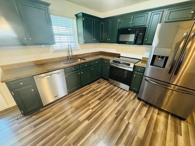 Photo - 720 Fields Ln