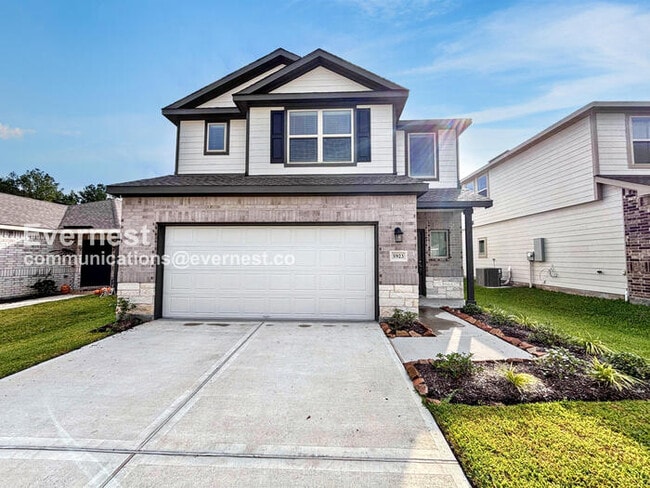 Building Photo - 3 Bed/3 Bath Home with Garage / Pet-Friend...