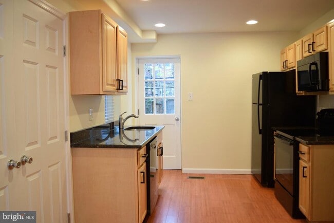 Photo - 2132 Sigel St