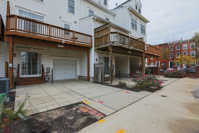 Building Photo - 803 McHenry St