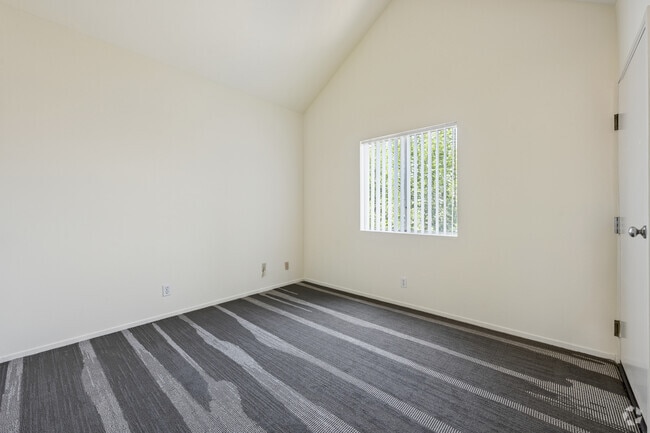 2BR, 2BA - 1000SF - Primary Bedroom