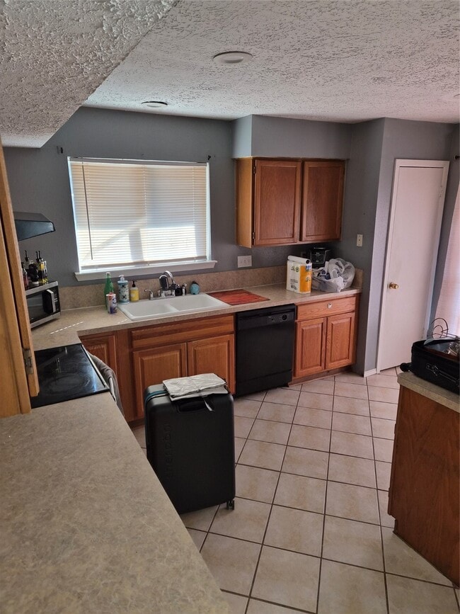 Photo - 19223 Woodglen Dr