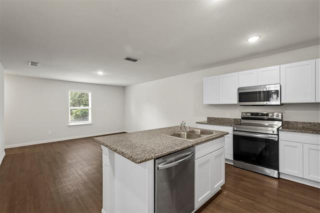 Photo - 2208 Sayle St