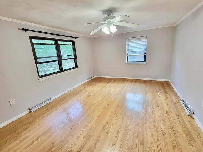 Master bedroom - 49 Lupine Rd