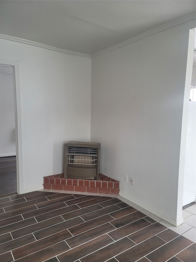 Photo - 1914 Binz St Unidad C