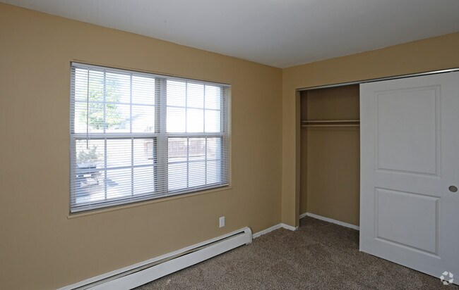 2BR, 1 BA - 900 SF