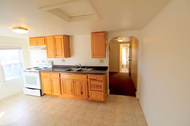 Photo - Studio apartment next to EMU for rent! - 1131-A Shenandoah St.