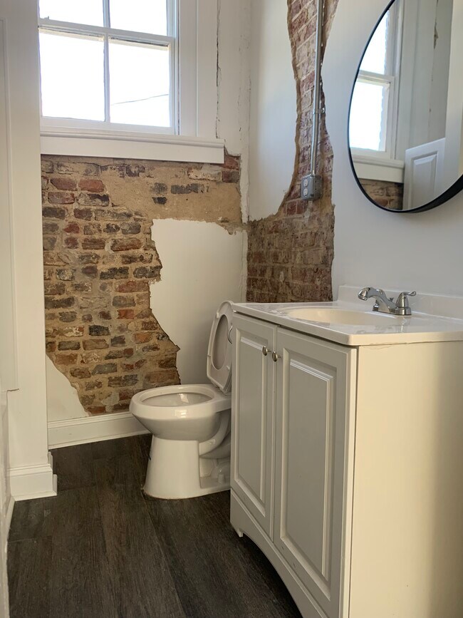 Photo - 634 S Sycamore St