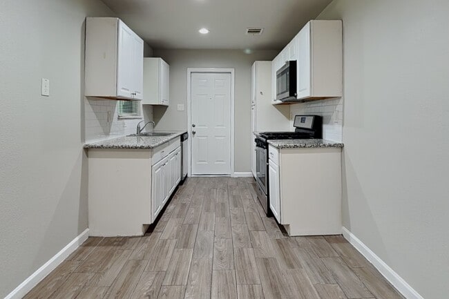 4523 Bayou Vista Dr