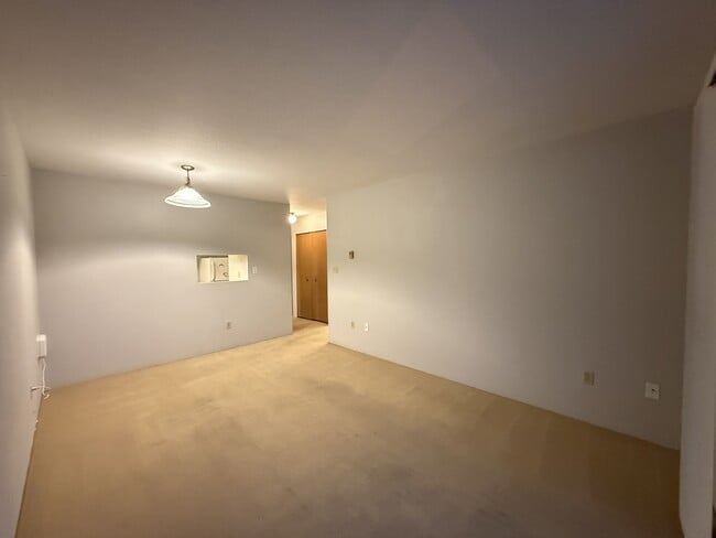 Photo - 45744-45744 Spadina Ave