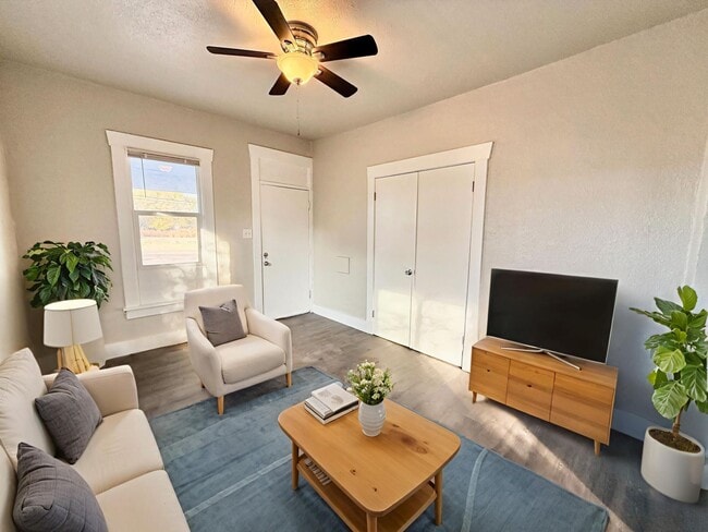 Photo - 1036 S Santa Fe Ave