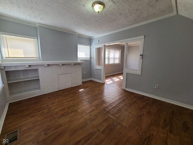 Photo - 145 W 35th St