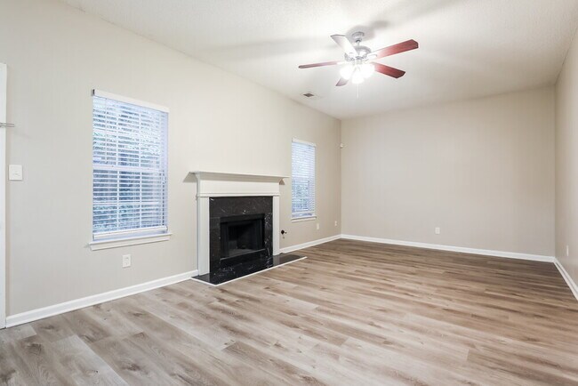 Photo - 125 Titan Rd