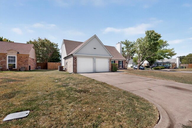 Building Photo - 1600 Crimson Ct