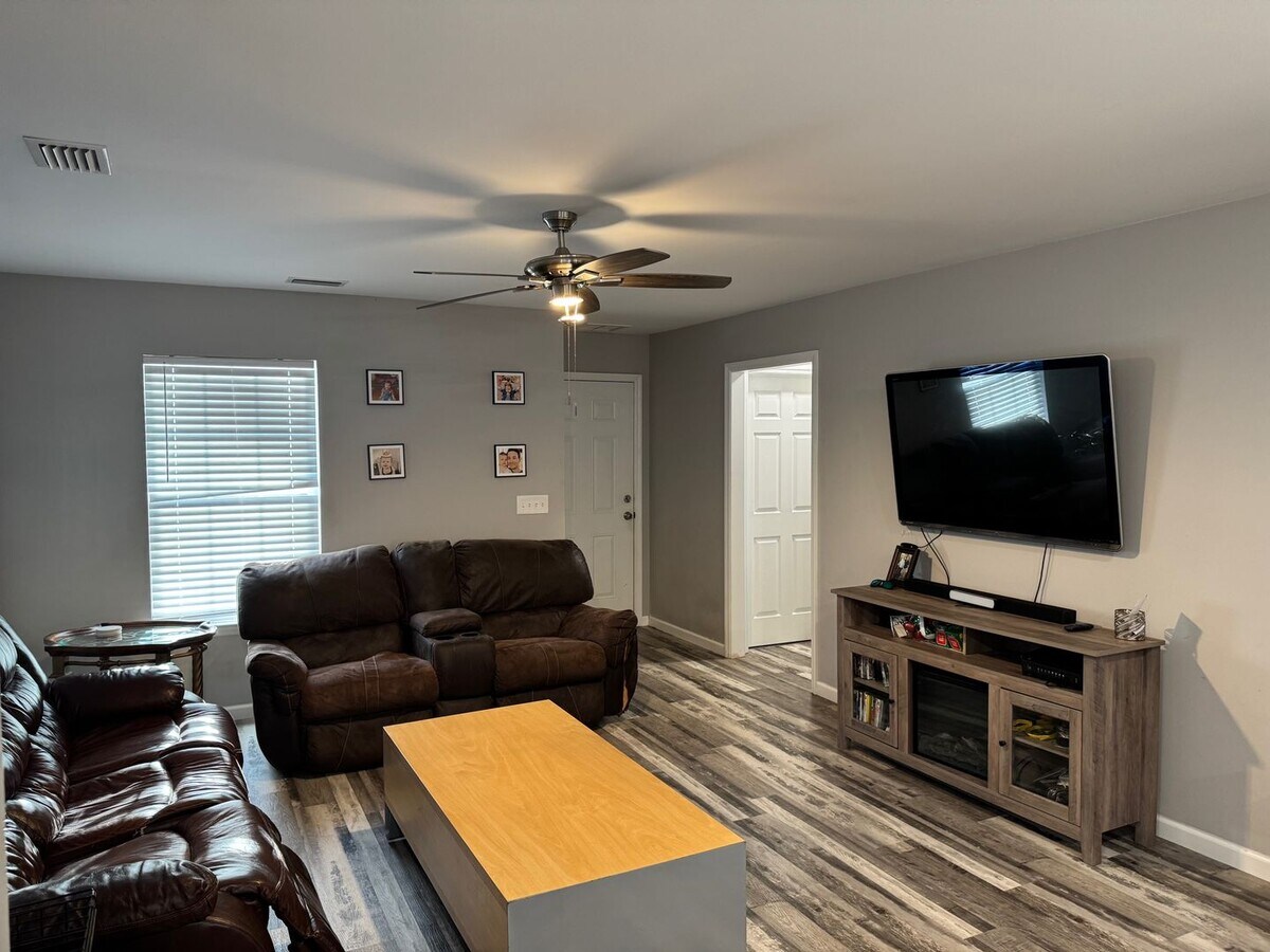 Photo - Open Floorplan Home in Magnolia Gardens