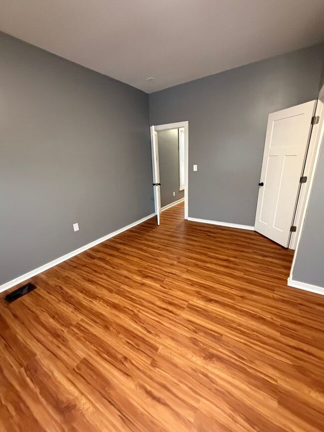 Photo - Beautifully renovated 2 br house!