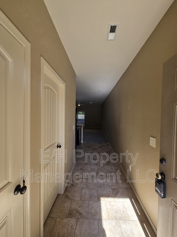 Photo - 2146 N Woodlawn Blvd