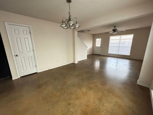 Photo - 4002 Cambridge Dr Unit # D