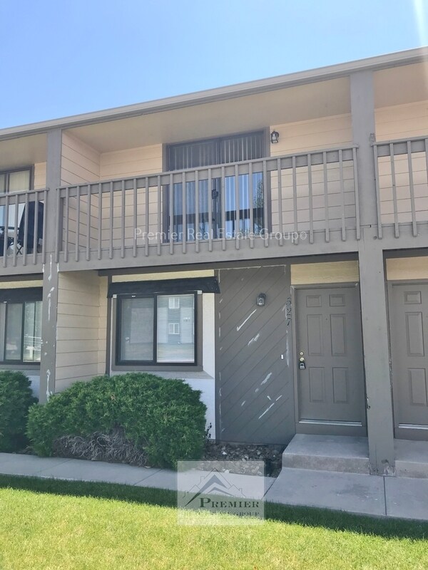 Photo - 527 Comanche Village Dr