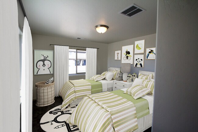Photo - 654 Trinity Way