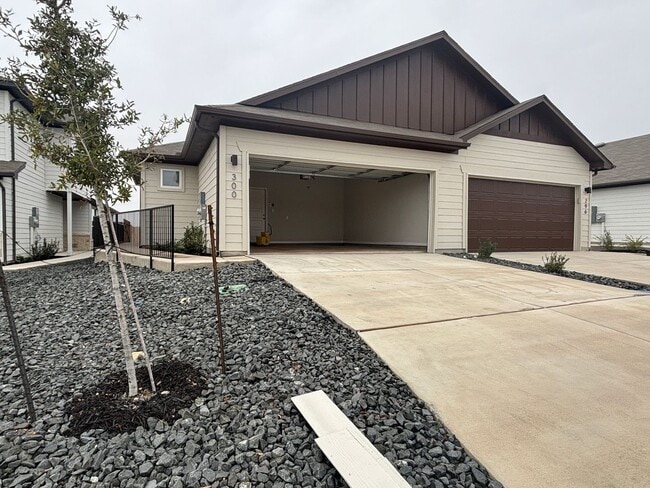 Photo - Want luxury living in the Far West ...Look no further...Amanda Park is it