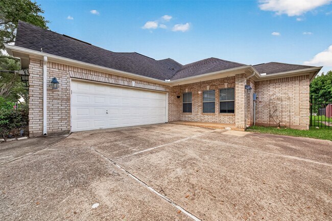 3831 Lakeridge Canyon Dr