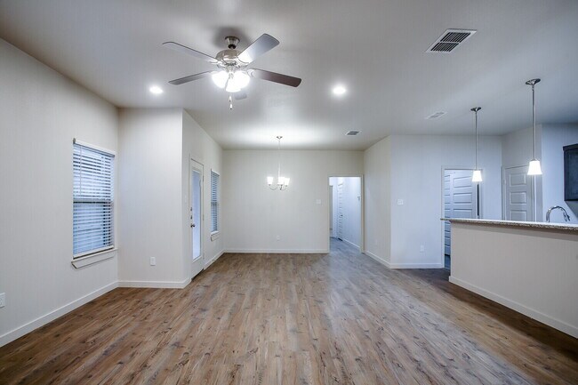 Photo - Beautiful Like-New Townhome Located South of Town Near Cooper Elementary