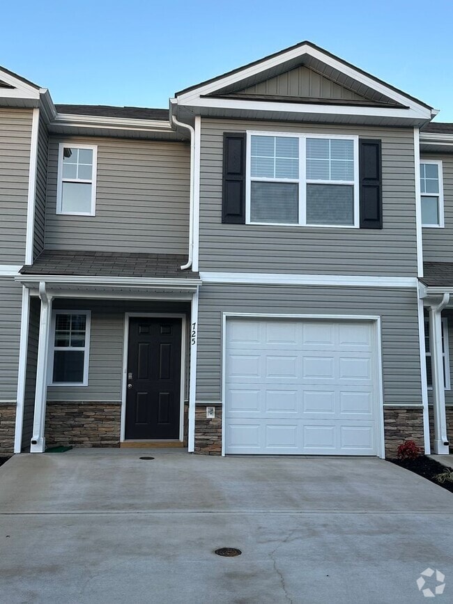 Building Photo - 3 Bedroom / 2.5 Bath Townhome Kingsport, TN