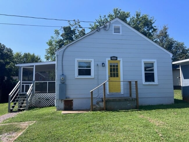 Building Photo - 2 BR Belmont Area Cottage  Heart of Downtown