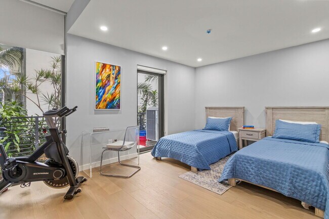 Photo - 1055 99th St