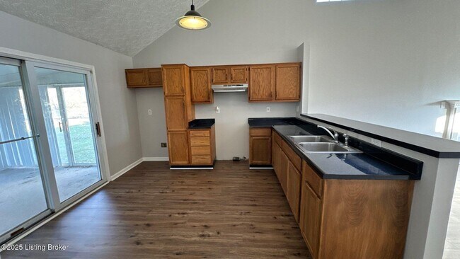 Photo - 3905 Handley Ave