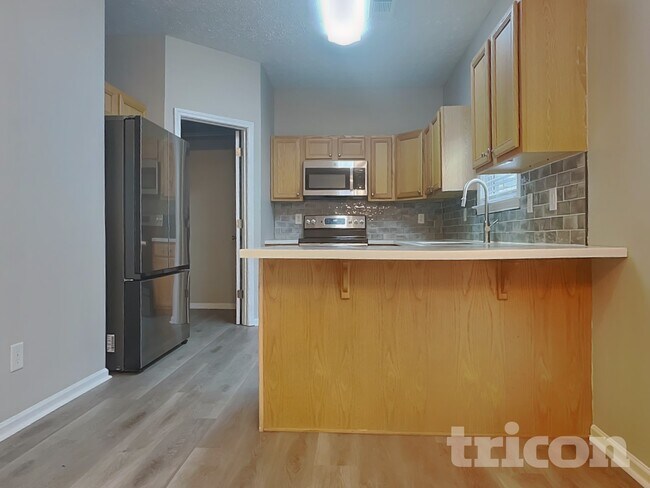 Photo - 37 Roxbury Ln